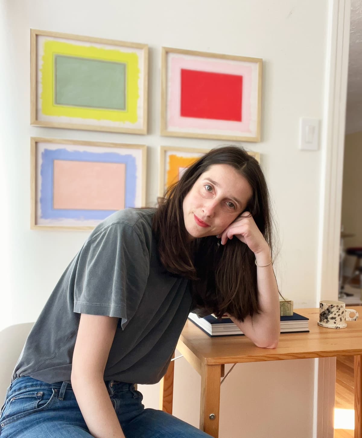 에밀리 스나이더: 색과 실로 완성된 현대 예술의 매력