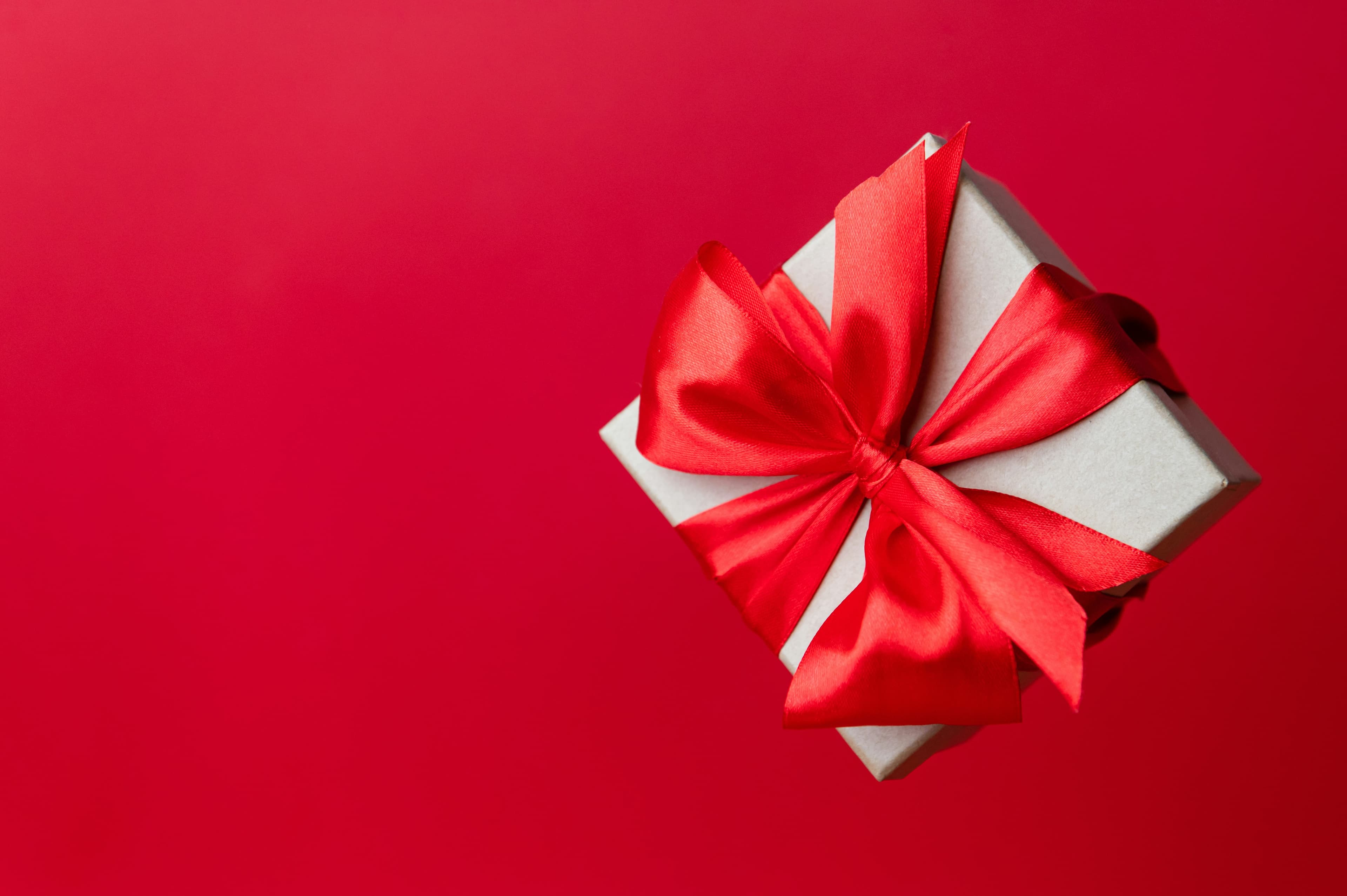 빨간 리본의 선물 상자